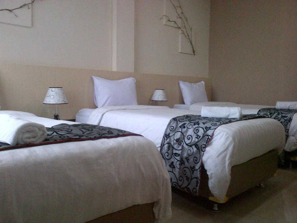 Santa Monica Hotel And Convention Ciherangsating Pokój zdjęcie