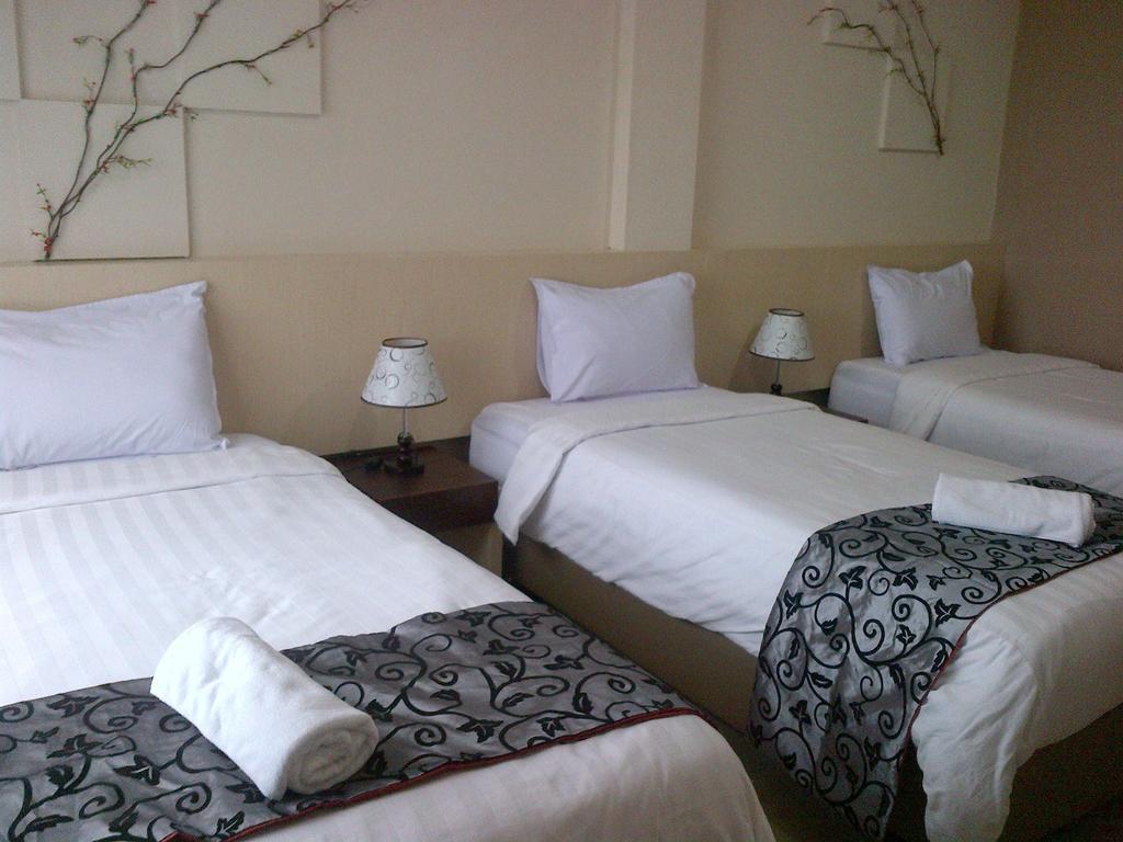 Santa Monica Hotel And Convention Ciherangsating Pokój zdjęcie